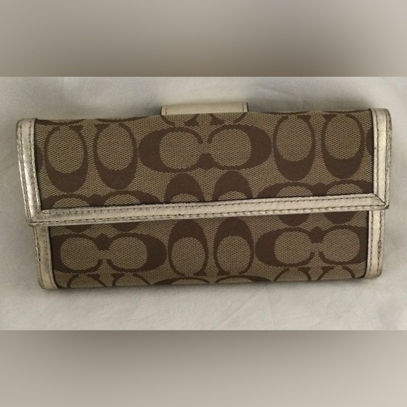 Coach Monogram twist lock clutch wallet - Picture 2 of 16